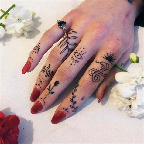 tatuajes dedos mujer|tatuajes faciles en la mano.